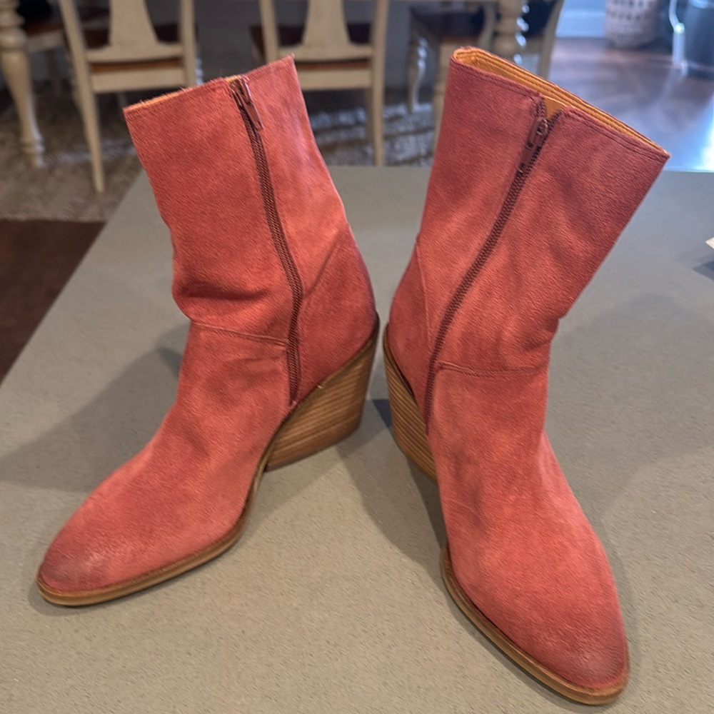Brand new. Never worn. Maroon suede cowboy booties